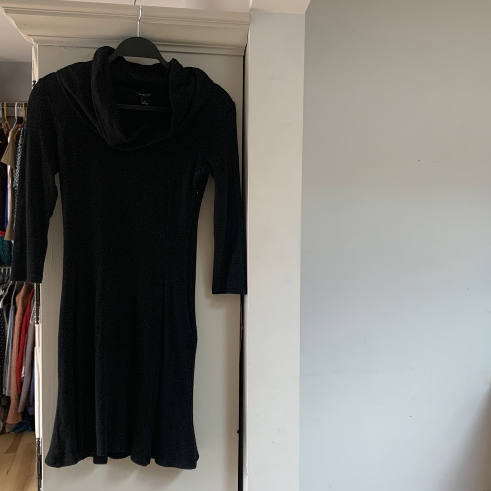 Ann Taylor women’s black short dress. Perfect alone or over leggings.